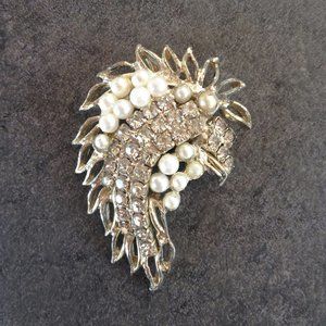Vintage Deco Rhinestone Brooch